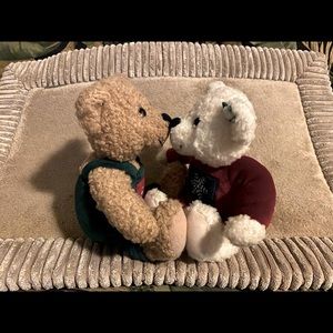 Magnetic kissing Christmas bears